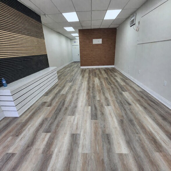 More Photos Of 1499 Main St E, Hamilton Storefront Retail Residential For Lease
