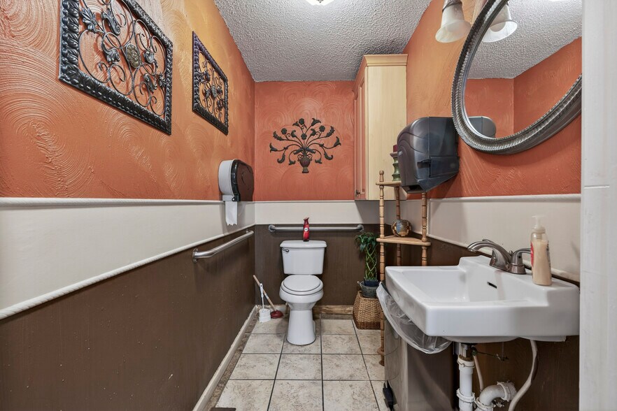 More Photos Of 4849 Mercer University Dr, Macon-Bibb Storefront For Sale