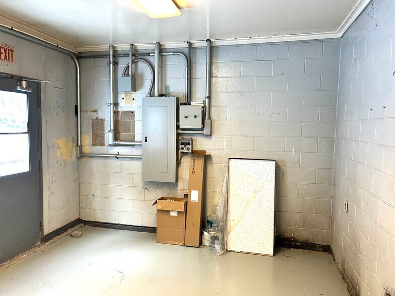 More Photos Of 123 Turkey Run Rd, Salem Distribution For Sale
