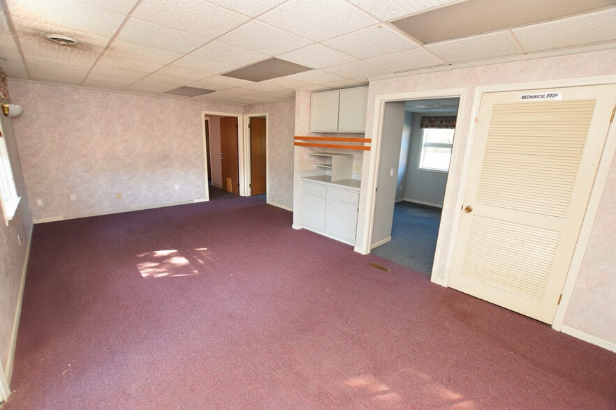 More Photos Of 320 E Grand Blanc Rd, Grand Blanc Office For Sale