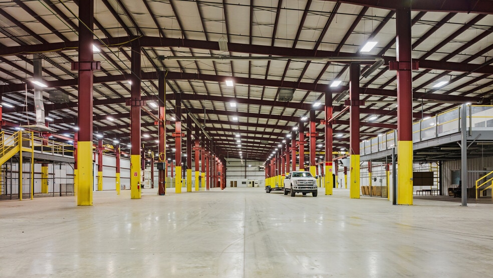 More Photos Of 220 S Noah Dr, Saxonburg Distribution For Lease