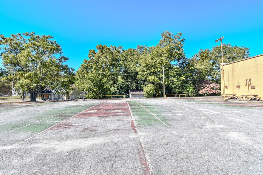 More Photos Of 16 Jackson St, Zebulon Light Distribution For Sale