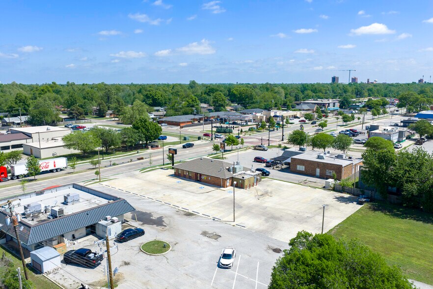 More Photos Of 1514 W Lindsey St, Norman Restaurant For Lease