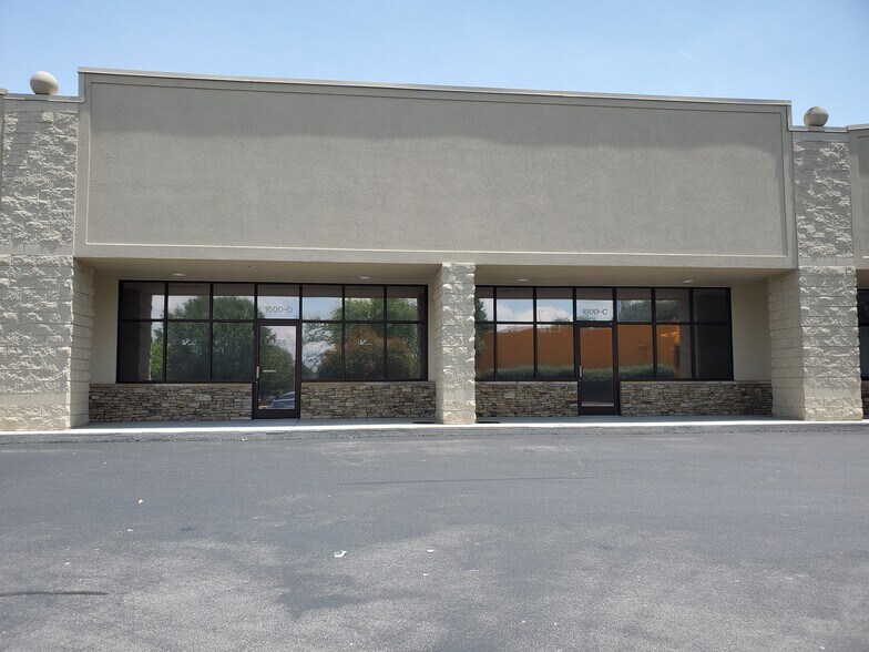 More Photos Of 1600 Downtown West Blvd, Knoxville Research And Development For Lease