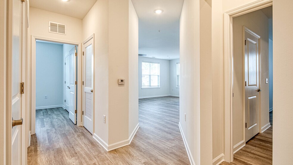 More Photos Of 5401 Commonwealth Centre Pky, Midlothian Apartments For Sale