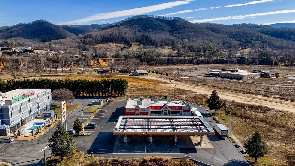 More Photos Of 2004 Temple Hill Rd, Erwin Restaurant For Lease