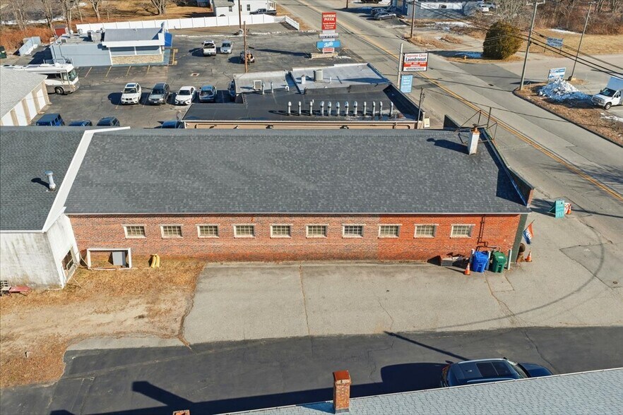 More Photos Of 33 Boston Post Rd, Waterford Freestanding For Sale