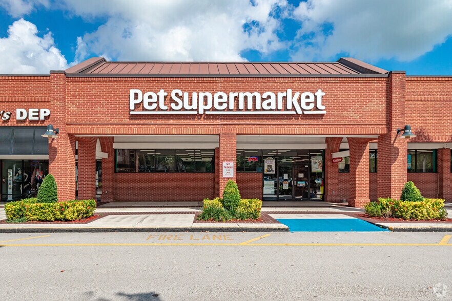 More Photos Of 1110-1392 Weston Rd, Weston Unknown For Lease