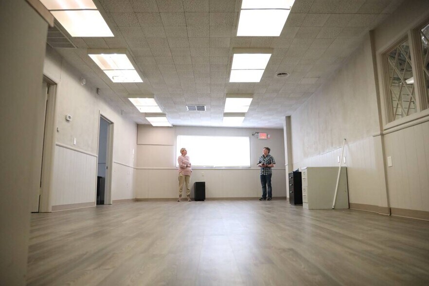 More Photos Of 809 Edgewater St NW, Salem Distribution For Lease