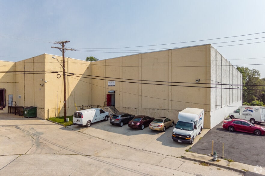 More Photos Of 10726 Tucker St, Beltsville Warehouse For Lease