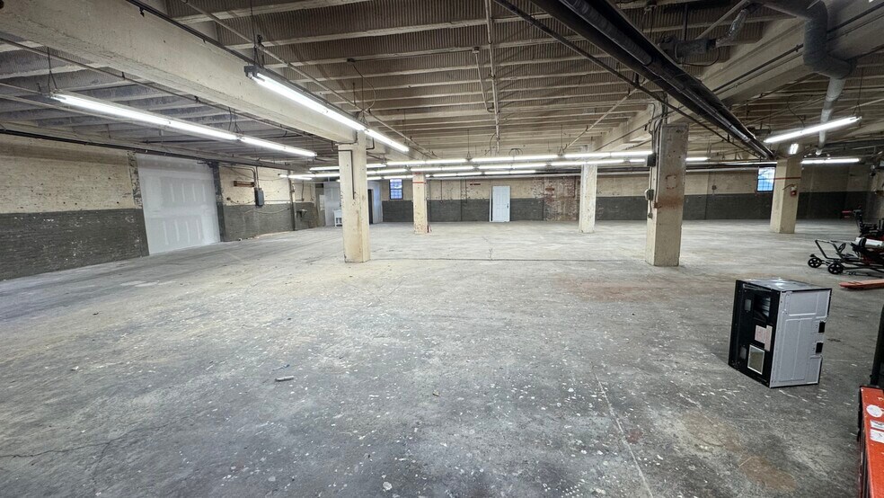 More Photos Of 918 Rickenbach St, Pittsburgh Distribution For Lease