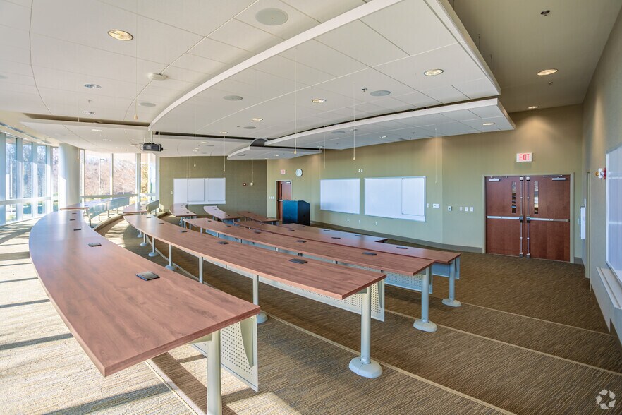 More Photos Of 201 Resting Tree Dr, Bristol Office For Lease