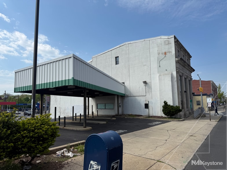 More Photos Of 936 N 9th St, Reading Bank For Sale