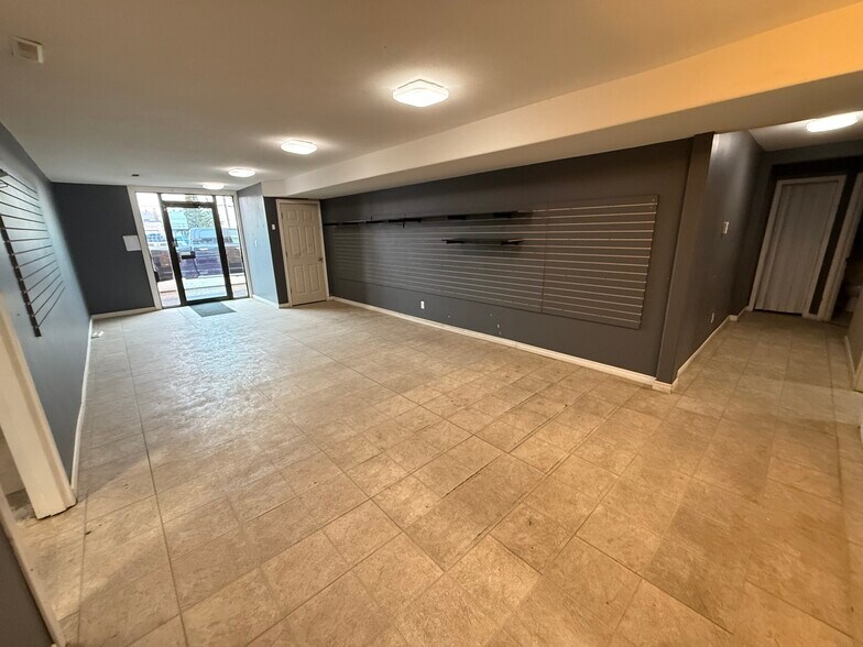 More Photos Of 2213 2 Av N, Lethbridge Service For Lease