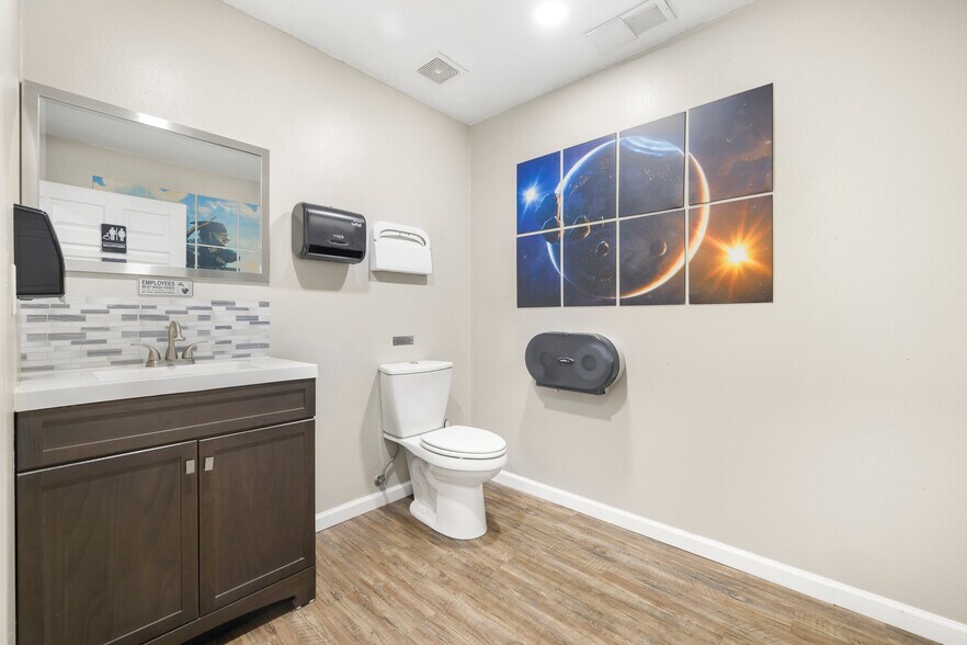More Photos Of 1190 Lincoln Rd, Idaho Falls Office For Sale