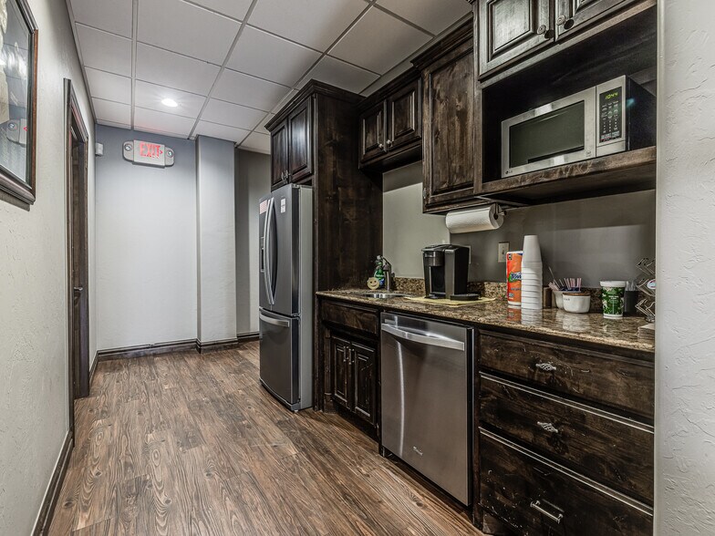 More Photos Of 209 NW 132nd St, Oklahoma City Industrial For Sale