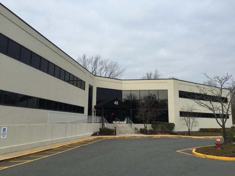 More Photos Of 42 Throckmorton Ln, Old Bridge Medical For Lease