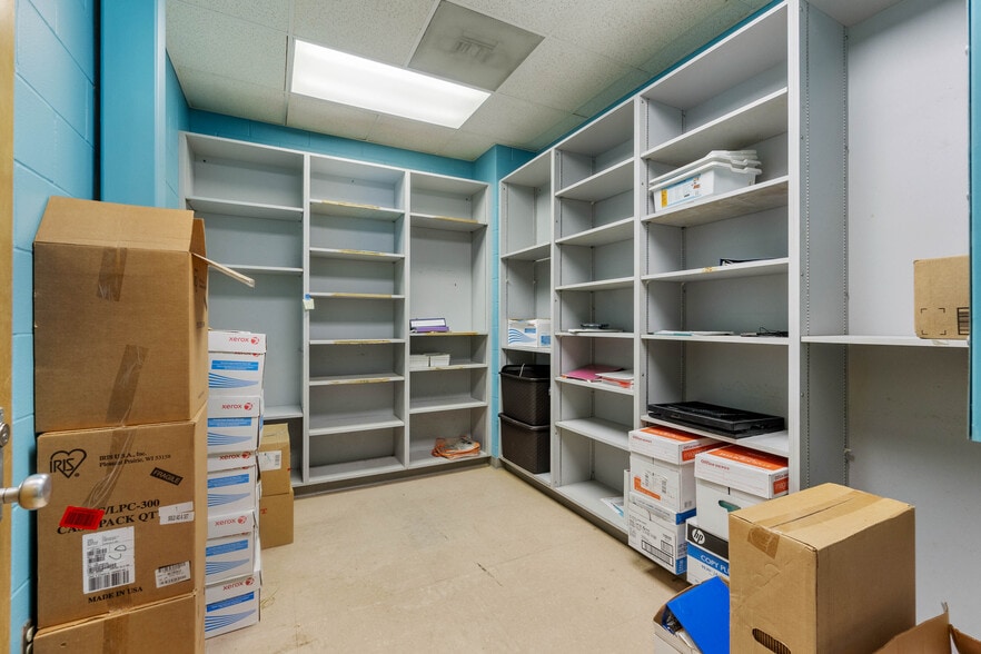More Photos Of 5710 Wesconnett Blvd, Jacksonville Schools For Lease