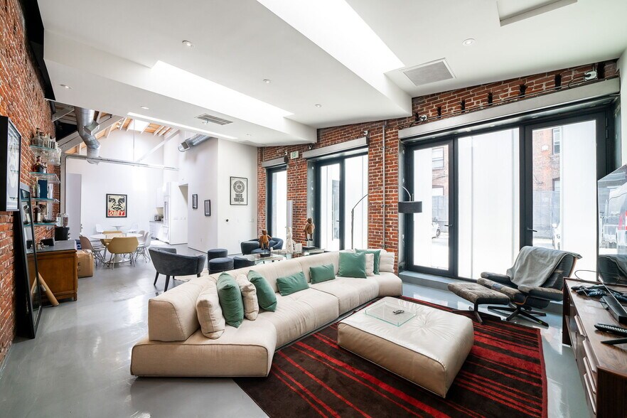 More Photos Of 1359 S Hope St, Los Angeles Warehouse For Sale