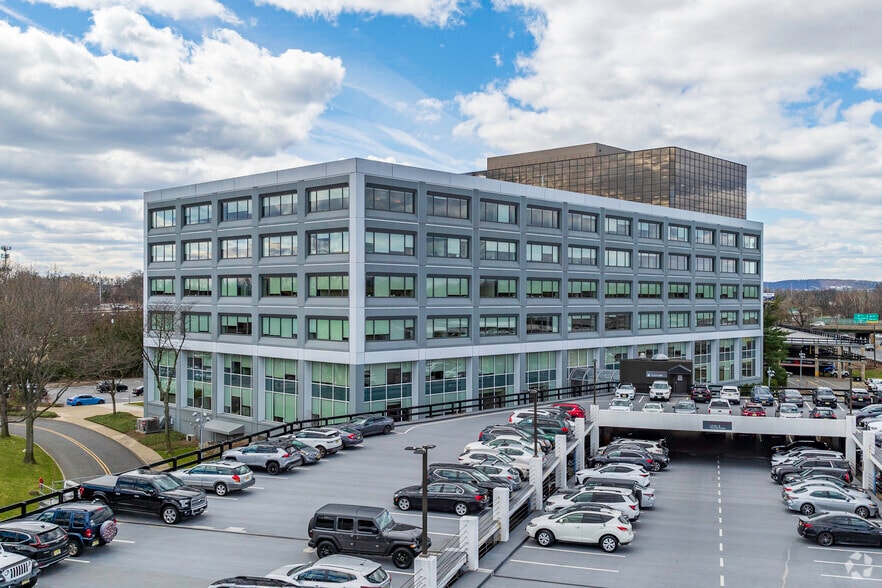 More Photos Of 250 Pehle Ave, Saddle Brook Office For Lease