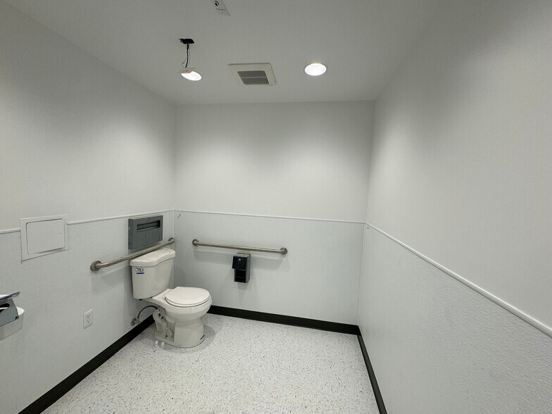 More Photos Of 1420 W Holt Ave, Pomona Medical For Sale