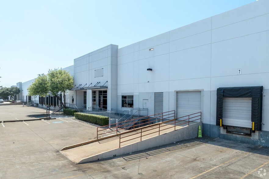 More Photos Of 3650 W Miller Rd, Garland Unknown For Lease