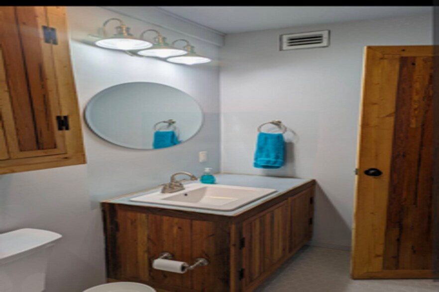 More Photos Of 828 E 15th St, Brownsville Office For Sale