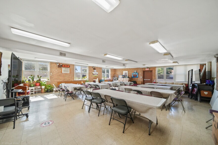 More Photos Of 800 Beau Drive, Des Plaines Religious Facility For Sale