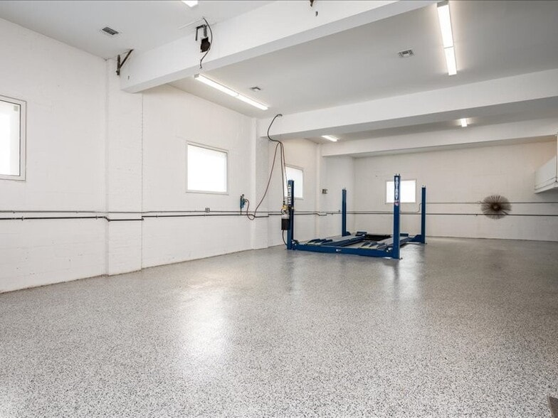 More Photos Of 28 Willowdale Ave, Port Washington Industrial For Sale