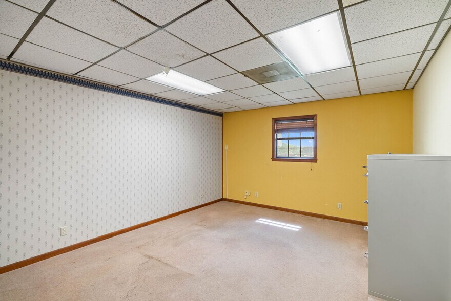 More Photos Of 2404 N US Highway 281, Alice Flex For Lease