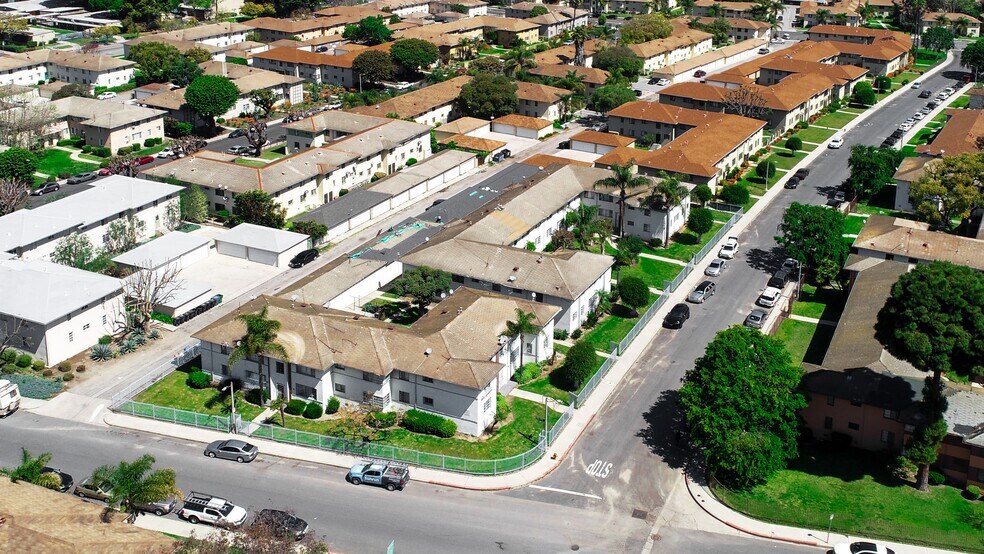 More Photos Of 4073 West Blvd, Los Angeles Apartments For Sale