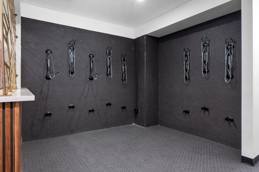 More Photos Of 1100 Market St, Chattanooga Office For Sale