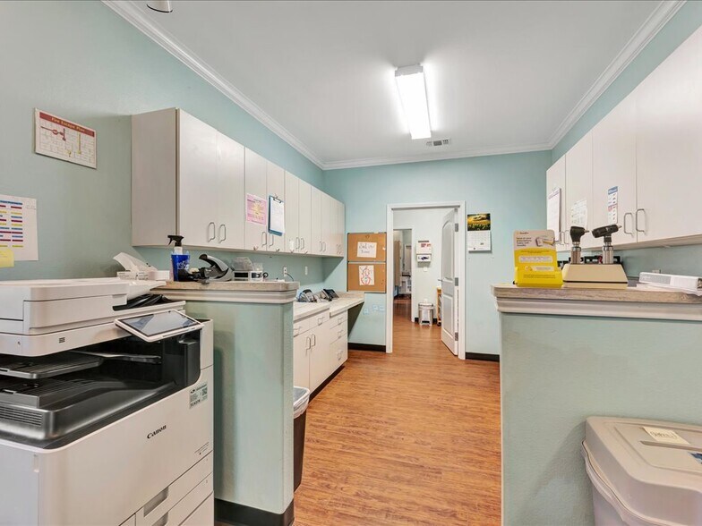 More Photos Of 203 Christie Dr, Lufkin Healthcare For Sale
