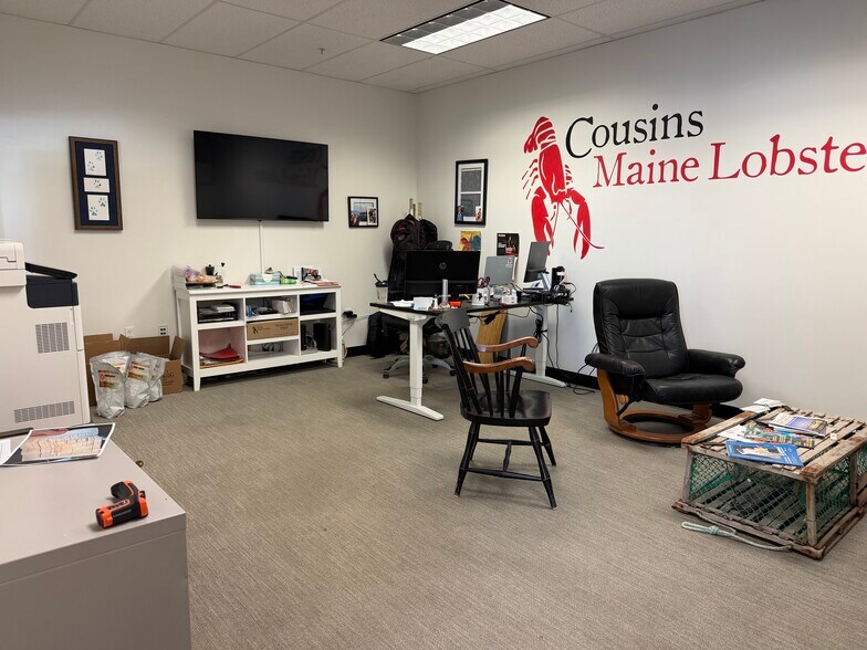 More Photos Of 125 John Roberts Rd, South Portland Warehouse For Lease