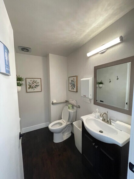 More Photos Of 105 Mount Rose St, Reno General Retail For Sale