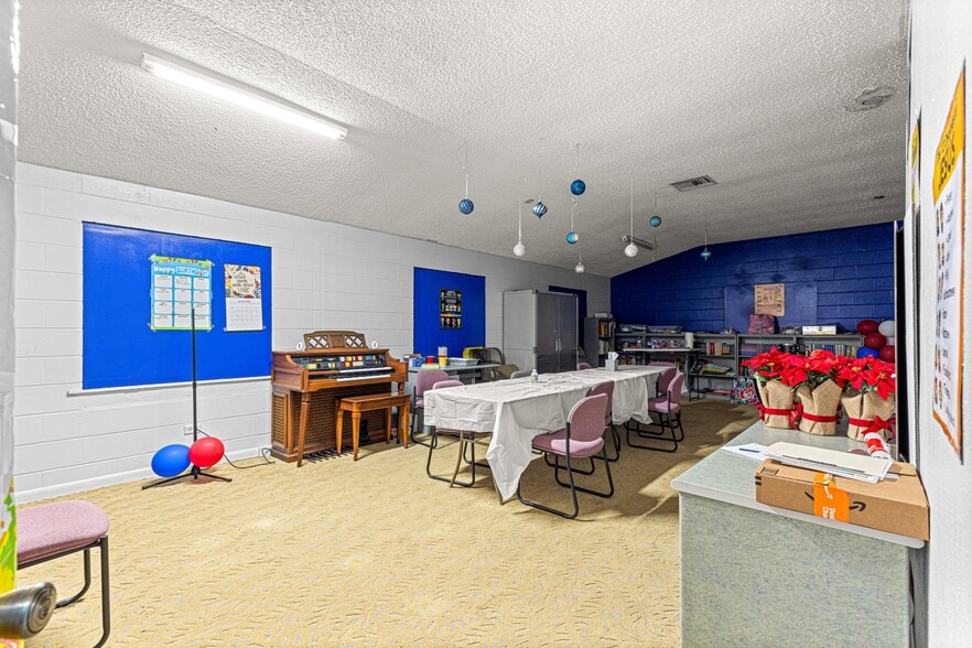 More Photos Of 484 Emerald Rd, Ocala Religious Facility For Sale