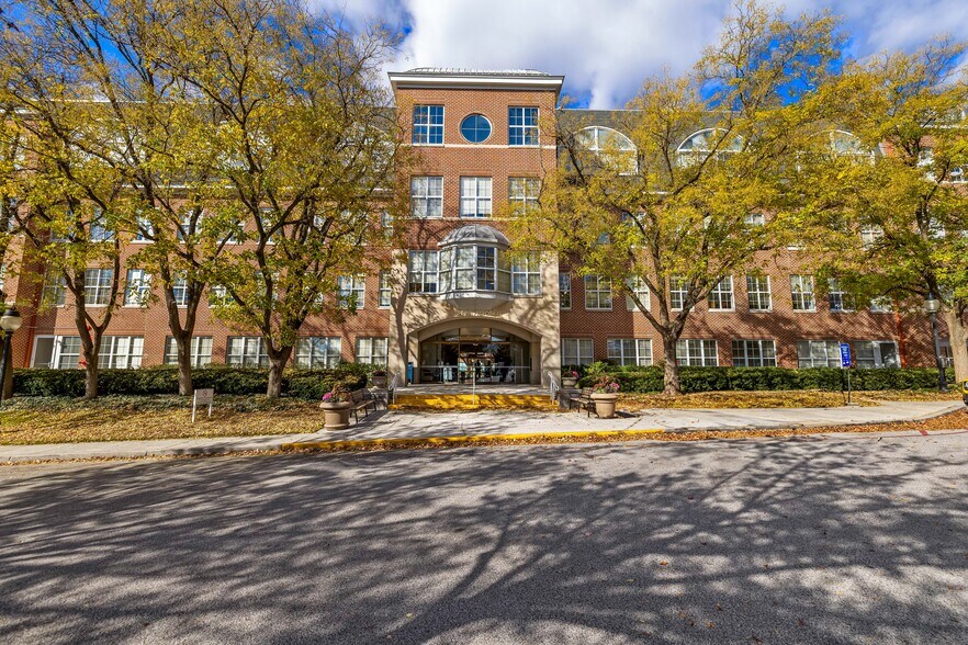 More Photos Of 10753 Falls Rd, Lutherville Office For Sale