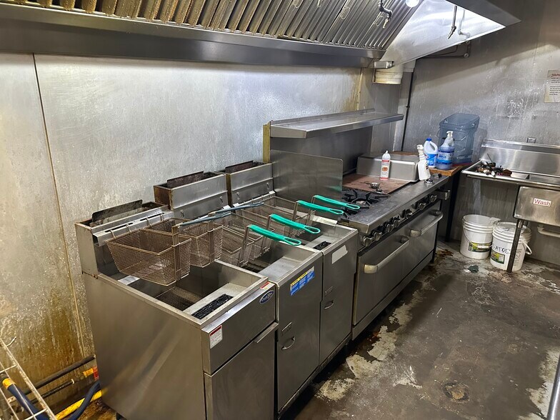 More Photos Of 806 E Gravis St, San Diego Freestanding For Sale