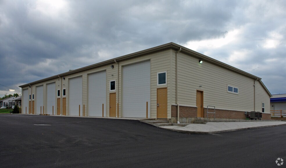 More Photos Of 5 N Commerce Park Dr, Cincinnati Light Distribution For Lease