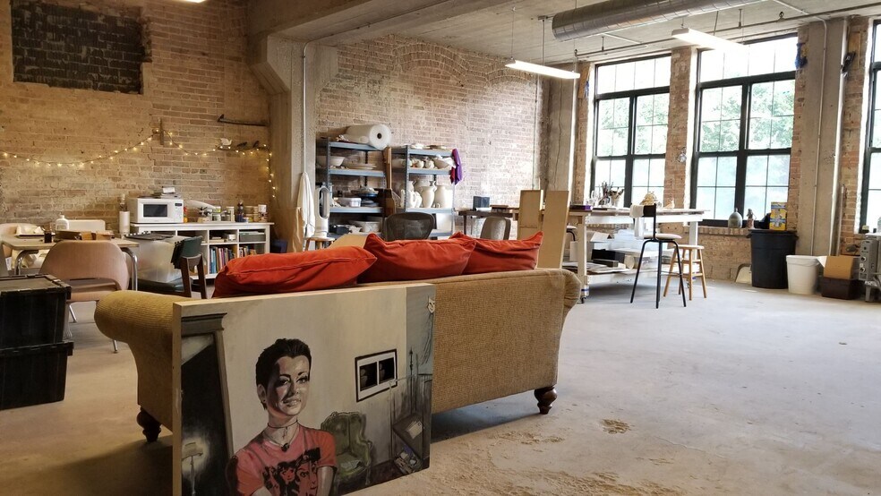 More Photos Of 5333-5339 W Lake St, Chicago Warehouse For Lease