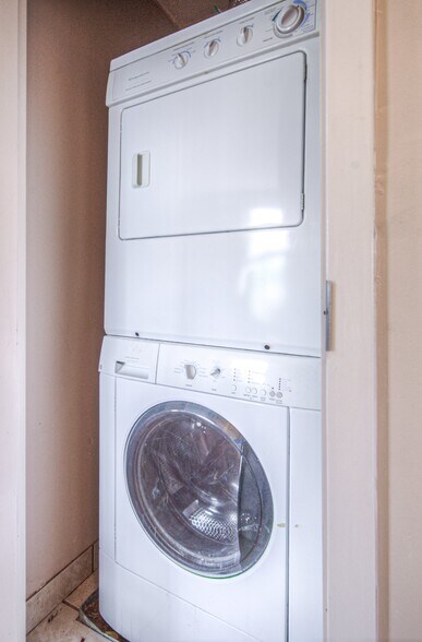 More Photos Of 172 Regina St N, Waterloo Apartments For Sale