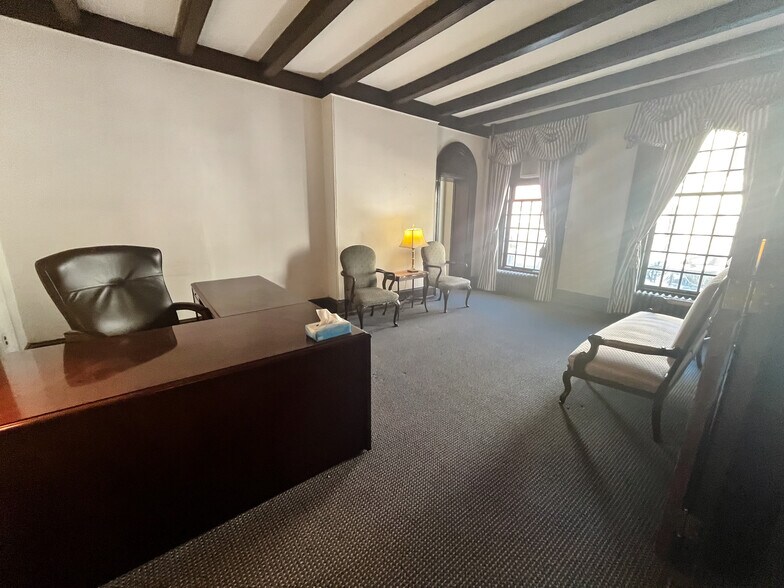 More Photos Of 510 Swede St, Norristown Office For Sale