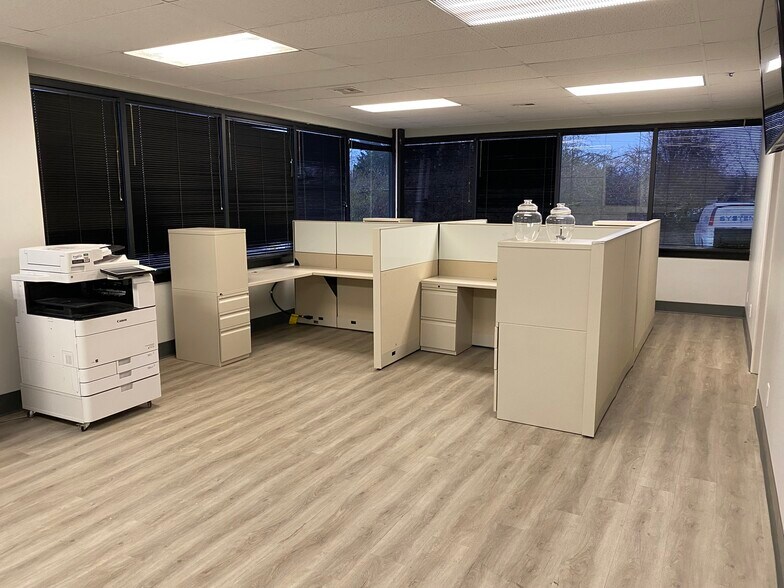 More Photos Of 1700-1748 Gilsinn Ln, Fenton Office For Lease