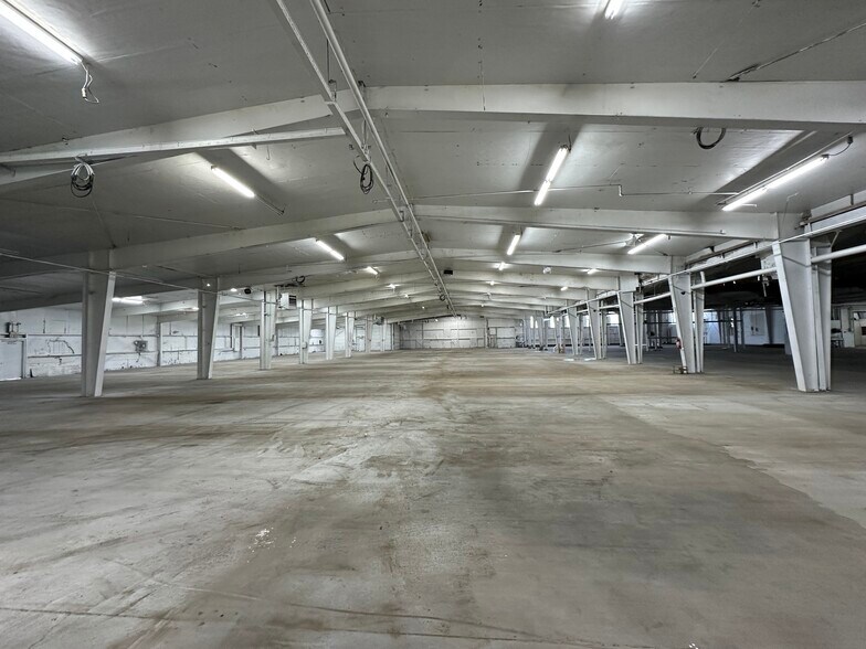 More Photos Of 1100 Pearl St, Chesaning Warehouse For Lease