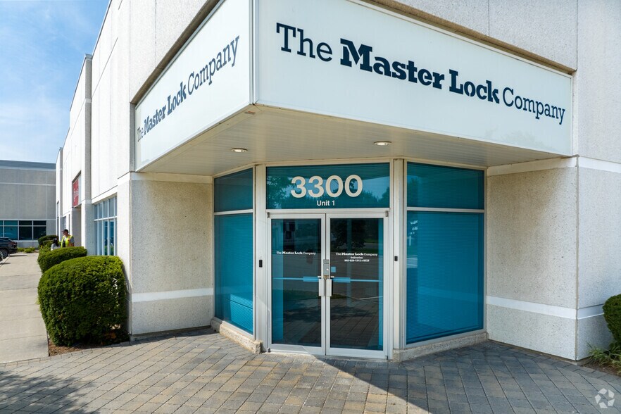 More Photos Of 3300 Ridgeway Dr, Mississauga Warehouse For Lease