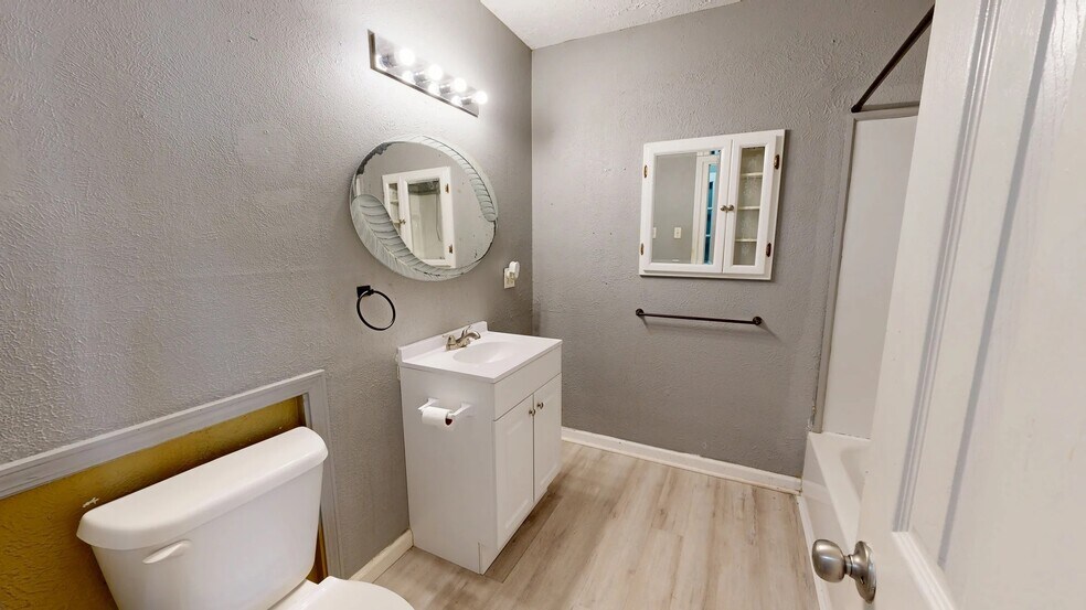 More Photos Of 419 Cypress St, Sulphur Office For Sale