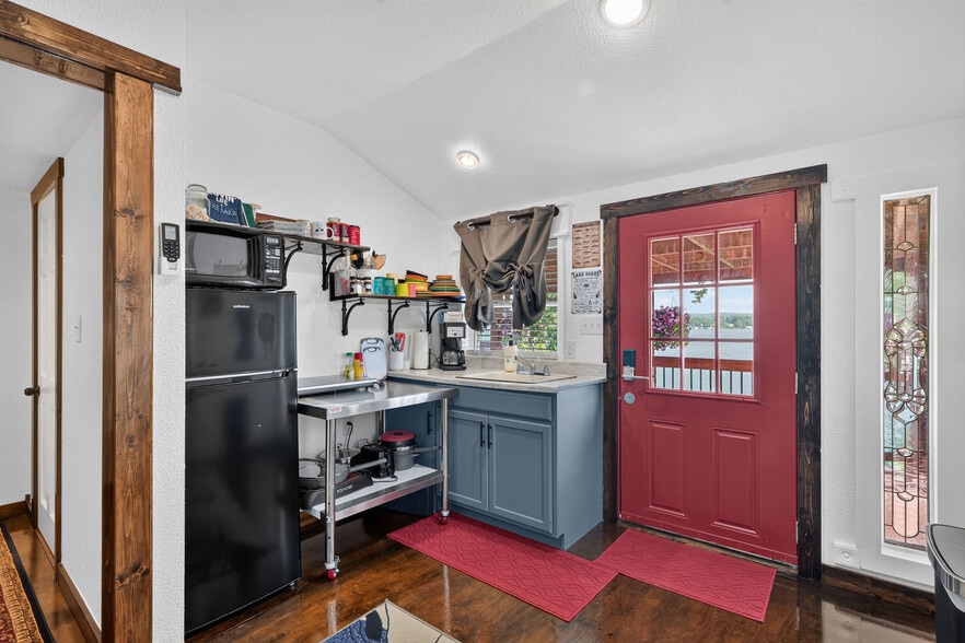 More Photos Of 64487 E 254 Loop, Grove Specialty For Sale