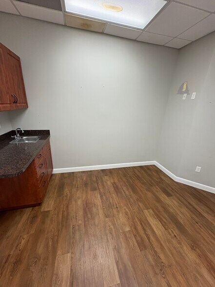 More Photos Of 9066 Cypress Green Dr, Jacksonville Medical For Sale