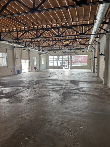 More Photos Of 113 E 6th St, Columbia Storefront For Lease