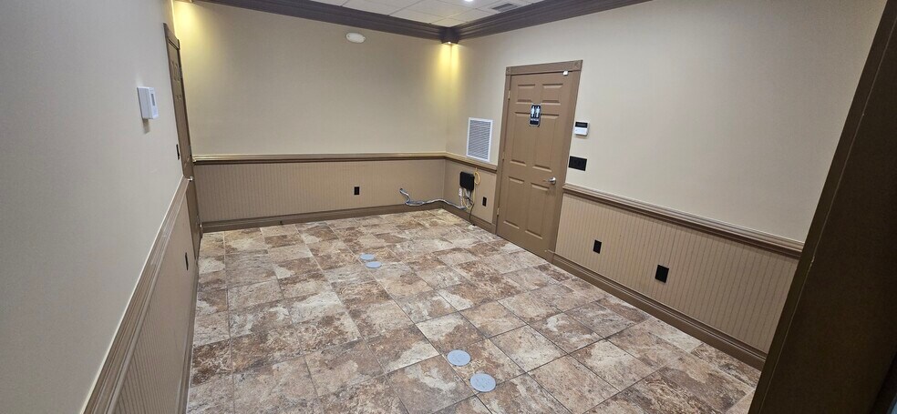 More Photos Of 8725 Youngerman Ct, Jacksonville Warehouse For Lease